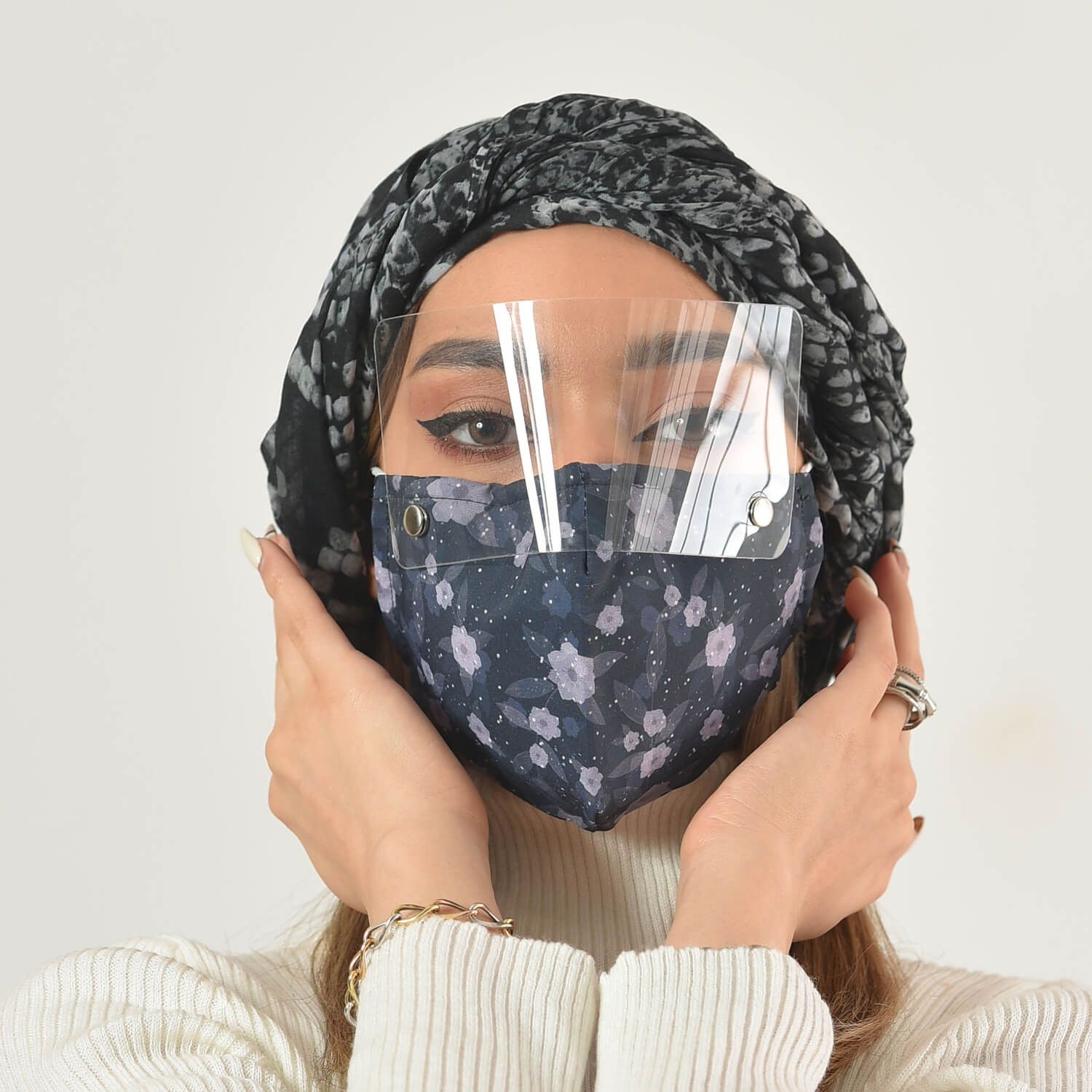 ماسک سه لایه پارچه ای به همراه شیلد جدا شونده کد 10