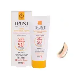 کرم ضد آفتاب و ضد پیری SPF50 تراست مناسب پوست های چرب و مختلط - بژ روشن